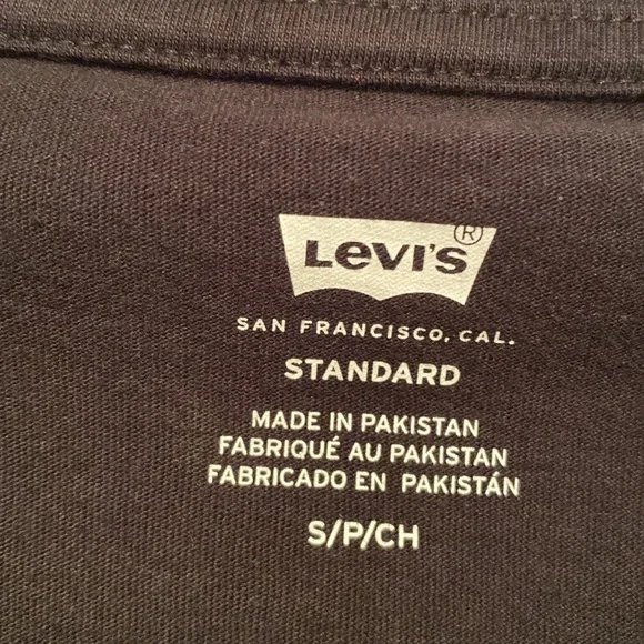 Brand New Levi's Men's Black T-Shirt…size S - Picture 3 of 5